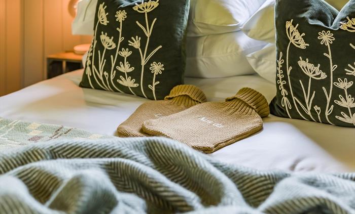 Luxurious cosy bed dressed with Egyptian  Cotton Linens and Welsh Blankets - Luxury Glamping Cabins with Hot Tubs - Brecon Beacons